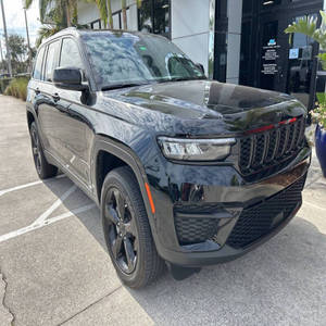 Jeep Grand Cherokee 2023 en parfait état - Product Image 1