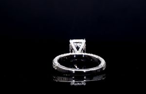 แหวนหมั้นเพชรขนาด14K สีทองพร้อมรัศมีที่ซ่อนอยู่และเพชรทรงกลมสำหรับปลูกในห้องปฏิบัติการได้รับการรับรองจาก IGI 3.50กะรัตมรกต - Product Image 3