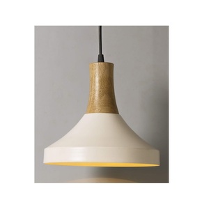 Lámpara colgante de estilo elegante más vendida Lámpara colgante hecha a mano de excelente calidad de metal y madera Color negro y marrón - Product Image 2