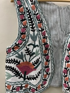 Chaleco de Algodón Blanco con Bordado Floral, Cuello Redondo, Sin Mangas, Estilo Bohemio, Top de Verano para Mujer - Product Image 4