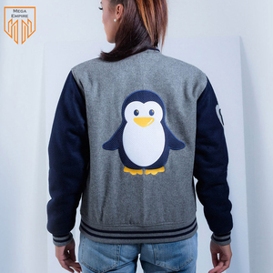 เสื้อแจ็คเก็ตวาร์ซิตี้ผู้หญิงคุณภาพสูง ระบายอากาศได้ดี กันน้ำ สีพื้น  ผ้าขนสัตว์ทั้งตัว  ตกแต่งด้วยหนัง  พร้อมบริการปักลายตามสั่ง - Product Image 2