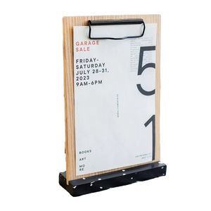 Porte-cartes en bois naturel Décor de table rustique Parfait pour les mariages, les événements d'affaires ou l'utilisation quotidienne du bureau - Product Image 1