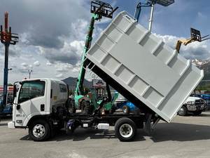 High Performance Prime Mover Semi Truck Tractor Head 6x4 Sleeper Cab Diesel for Freight <b>Transport</b> - Product Image 2