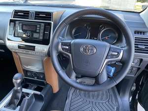 Toyota Land Cruiser Prado TXL 2021 Usado en Buen Estado, Volante a la Derecha - Product Image 4