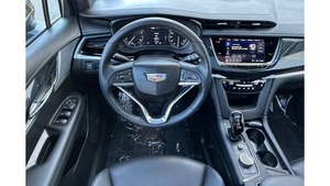 Cadillac XT6 Premium Luxury AWD 2025 d'occasion en excellent état, moteur turbo, boîte automatique, sièges en cuir foncé - Product Image 2