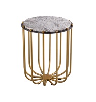 Table basse vintage de style unique avec finition antique en métal et marbre Table d'appoint de canapé en métal au design luxueux à prix abordable