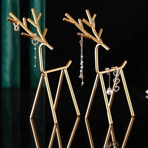 Support de bijoux de style renne avec un design élégant parfait pour exposer des colliers, des boucles d'oreilles idéales pour la décoration intérieure et les cadeaux. - Product Image 5