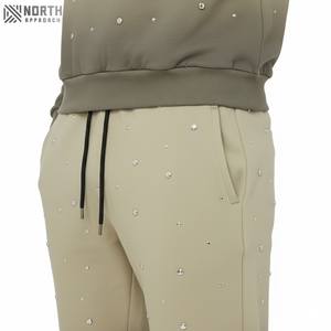 Ensemble de survêtement personnalisé avec effet soleil et effet délavé Ensemble de pantalons de survêtement et de sweat à capuche Streetwear Ensemble de deux pièces avec strass de travail Survêtement sérigraphié Dtg de luxe - Product Image 6