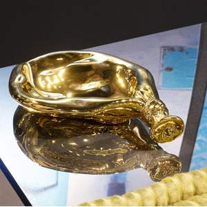 Bol décoratif en aluminium doré pour bonbons et collations Plat d'accent sculptural moderne idéal pour l'affichage de la décoration de la fête de Noël à la maison - Product Image 4