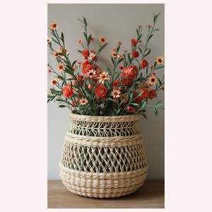 Jarrón de ratán y algas marinas hecho a mano naturalmente, acento decorativo bohemio para interiores minimalistas y terrosos - Product Image 3