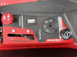 เครื่องตัดหญ้าแบบ Zero Turn ยี่ห้อ Gravely รุ่นใหม่ประสิทธิภาพสูง ขนาด 52 นิ้ว สำหรับงานอุตสาหกรรม  แบบ DIY พร้อมเครื่องยนต์ 2 จังหวะ 159 ซีซี  ควบคุมการเดินด้วยรีโมท  พร้อมถังเก็บหญ้าขนาด 150 ลิตร - Product Image 3