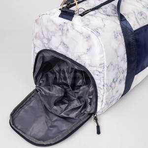 Sacs de sport de grande capacité Sports de plein air Sacs de voyage imperméables à l'eau fabriqués au Pakistan - Product Image 5