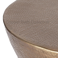 Table basse moderne de luxe en aluminium martelé Design rond et fin avec finition décorative dorée claire Utilisation personnalisée pour le salon