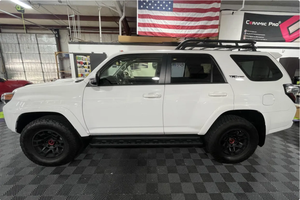 PRÊT À CONDUIRE - VÉHICULE D'OCCASION À VOLANT À GAUCHE |   2023 TOYOTTAASS 4RUNNNERRRSS TRRD PRO 4X4 - Product Image 2