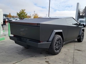 2024 Tesla cybertruck AWD ไฟฟ้า Sedan จัดส่งฟรีกล่องเกียร์อัตโนมัติแสงหนังภายในแบตเตอรี่ลิเธียม114 Mi 100 km