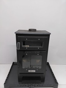 Estufa de Pellets Moderna con Chimenea de 3 Vidrios y Capacidad para Quemar Leña - Product Image 3