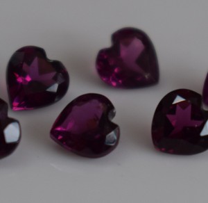 Grenat Rhodolite Rose Naturel Coupe Coeur 8mm à Facettes-Grenat Rhodolite Rose en Vrac Coupe Coeur Pierre Précieuse Lâche de Qualité Supérieure - Product Image 1