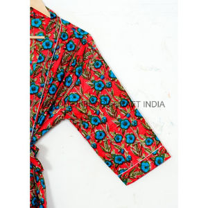 Kimono en fibre naturelle Coton pour la respirabilité et le confort Kimono à encolure en V avec design simple et imprimé floral pour une tenue décontractée - Product Image 4