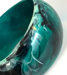 กำไลเรซิ่นของนักออกแบบกำไลข้อมือแฮนด์เมดสำหรับโอกาสพิเศษหรือเป็นของขวัญกำไลข้อมือเรซินหนาสำหรับลุคแฟชั่น - Product Image 4