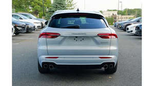 Voiture d'occasion GT AWD 2024, faible kilométrage, transmission automatique, sièges en cuir, sans accident et prête à être expédiée - Product Image 6