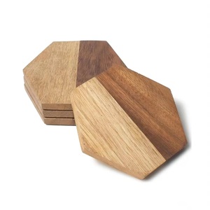 Sous-verres de table en bois naturel de forme hexagonale pour décoration de salle à manger - Product Image 1