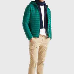 Chaqueta acolchada de invierno que ofrece aislamiento transpirable, ajuste cómodo y construcción duradera. - Product Image 4