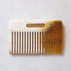 Peigne en corne de buffle de style animal, fait à la main, écologique, durable, poli naturellement, antistatique, outil de toilettage des cheveux, Inde - Product Image 1