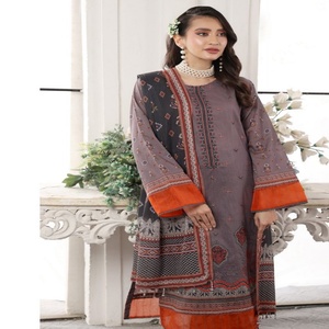 Collection d'été Costumes de pelouse 3 pièces de haute qualité avec broderie pour femmes par Dr Haris Volume Pehnawni Conçu au Pakistan - Product Image 5