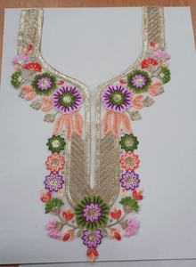 Patchs brodés artistiques audacieux Casque élégant à col pour costumes et défilés de mode - Product Image 4