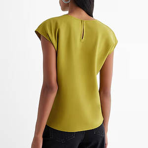 2024 ropa deportiva de gimnasio de verano de alta calidad para mujer, camisetas transpirables de cuello redondo con decoración de botones, tendencia mundial - Product Image 2