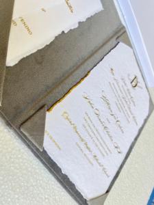Ensemble de folio d'invitation de mariage estampillé en aluminium sur mesure avec rsvp et cartes d'adresse convenant aux concepteurs d'invitations pour la revente - Product Image 5
