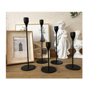 Portavelas modernos minimalistas de metal para velas de té, votivas y de columna, perfectos para la decoración del hogar, la oficina y el dormitorio. - Product Image 1