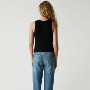 Top arrugado fluido para mujer: tela ligera, perfecta para ropa informal y de playa, disponible en una variedad de colores - Product Image 4