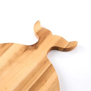 Bandeja de madera hecha a mano con diseño de pescado, Perfecta para servir decoración de cocina, mesa de comedor y uso de regalo para el hogar y el restaurante - Product Image 3