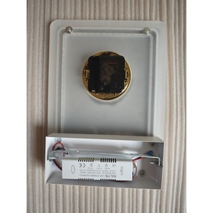 BD-03 Lampada da Parete Moderna Quadrata con Luce LED Bianco Caldo 3000K Corpo in Alluminio e Vetro per Soggiorno e Camera da Letto - Product Image 5