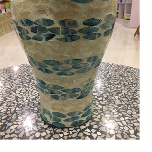 Jarrón de Flores Elegante y Moderno de Lujo Huong Dang con Madreperla en Colores Blanco, Dorado Claro y Azul, Decoración de Alta Calidad para el Hogar, Vietnam - Product Image 1