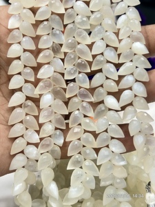 มูนสโตนสีขาวธรรมชาติทรงหยดน้ำเจียระไนแบบแฟนซี ขนาดประมาณ 6x9 มม. ความยาว 8 นิ้ว - Product Image 2