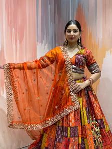 Chaniya Choli en viscose et soie Zari de qualité supérieure avec broderie miroir véritable et dupatta en organza brodé, tenue ethnique de mariage, 43 designer orang - Product Image 1