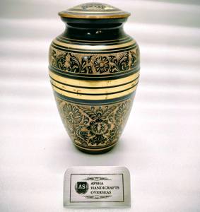Urne funéraire en laiton de style américain/européen gravée en gris antique pour le stockage des cendres d'adultes - Product Image 5