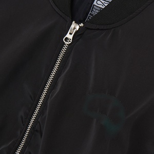 แจ็กเก็ตบอมเบอร์สำหรับผู้ชายผ้าซาตินแคนวาสแบบใหม่พร้อมปักตกแต่ง2025ออกแบบโลโก้ได้ตามต้องการฤดูหนาว - Product Image 3