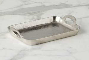 Plateau de service en métal fait main avec finition dorée, parfait pour les cadeaux de luxe et la décoration intérieure. - Product Image 6