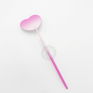 Espejo con forma de corazón con revestimiento en polvo degradado, espejo de escritorio hecho a mano sostenible, logotipo privado personalizable al mejor precio - Product Image 6