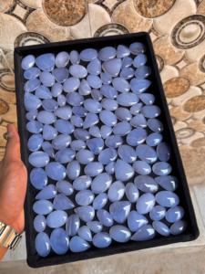 Venta al por mayor, cristal suelto, azul, calcedonia, cabujón, piedra preciosa verde Natural de forma mixta para la fabricación de joyas - Product Image 3