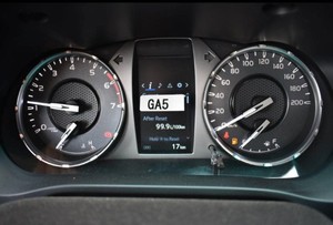 Nouvellement utilisé Toyotas Hilux Executive Pick Truck 6 cylindres 4x4 boîte de vitesses manuelle automatique direction à gauche intérieur sombre - Product Image 5