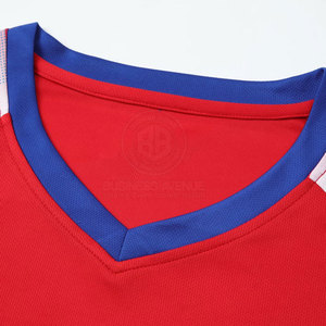T-shirt de sport extensible, confortable et de qualité, avec une sensation légère et une coupe équilibrée - Product Image 3