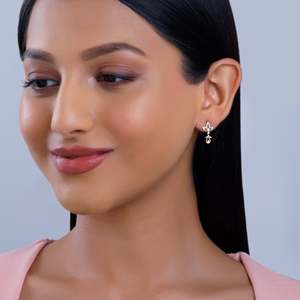 Pendientes de Diamantes GIVA Jewellery Heer Grab Gold Leaflight Collection para Mujeres que Buscan Elegancia Refinada - Product Image 4