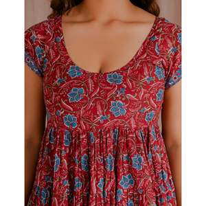 ชุดเดรสโบโฮทรงเอ็มไพร์พิมพ์ลายบล็อกด้วยมือจากผ้าฝ้ายมัลมัลสีแดง สวมใส่สบายๆ สำหรับงานปาร์ตี้หรือคลับ ไซส์ XS/One Size ดีไซน์ระบายอากาศได้ดี - Product Image 2