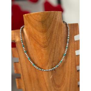 Collar Navajo de Turquesa y Plata de Ley con Perlas, Joyería Cultural Coleccionable - Product Image 2