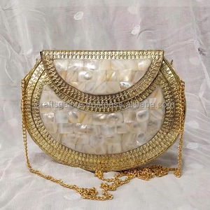 Sac à main de soirée de luxe fabriqué à la main de l'Inde Sacs à main en résine artistique avec motif de coeur pour les mariages en bois et fer - Product Image 1