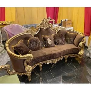 Sofá tallado de gama alta italiano de 3 plazas, chaise Italiano de Diseño de lujo para salón, nuevo chaise pulido dorado moderno para el hogar - Product Image 1